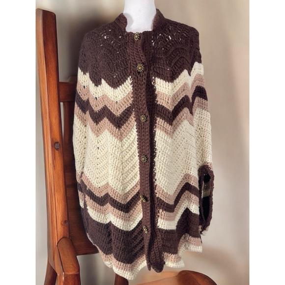 Unbranded Sweaters - Women's OSFM Brown Cream & tan Chevron pattern Crochet Poncho Handmade? Buttons